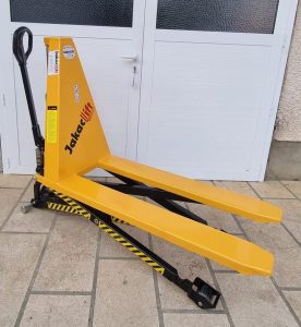 škarasti škarni viličar