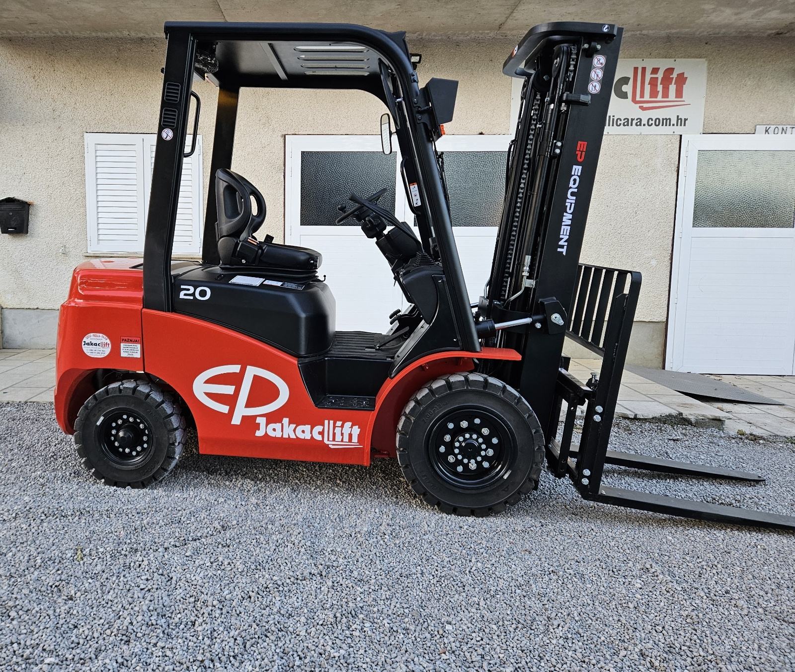 Novi viličar EP - T8 - 2000 KG - TRIPLEX